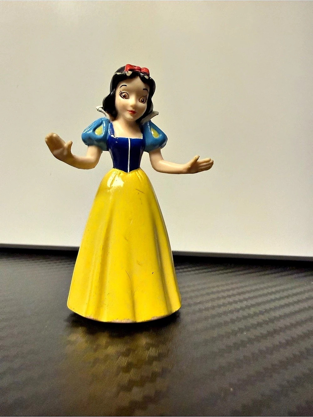 Disney Snow White Figurine Yellow & Blue